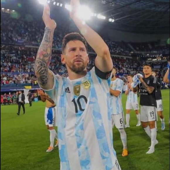 Argentina national team Lionel Messi jersey with the number 10 - Picture 2 of 5